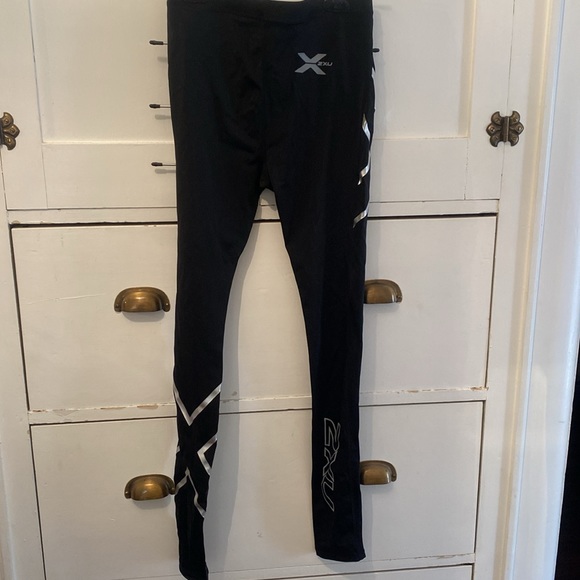 2XU Women’s compression leggings L - Picture 2 of 3